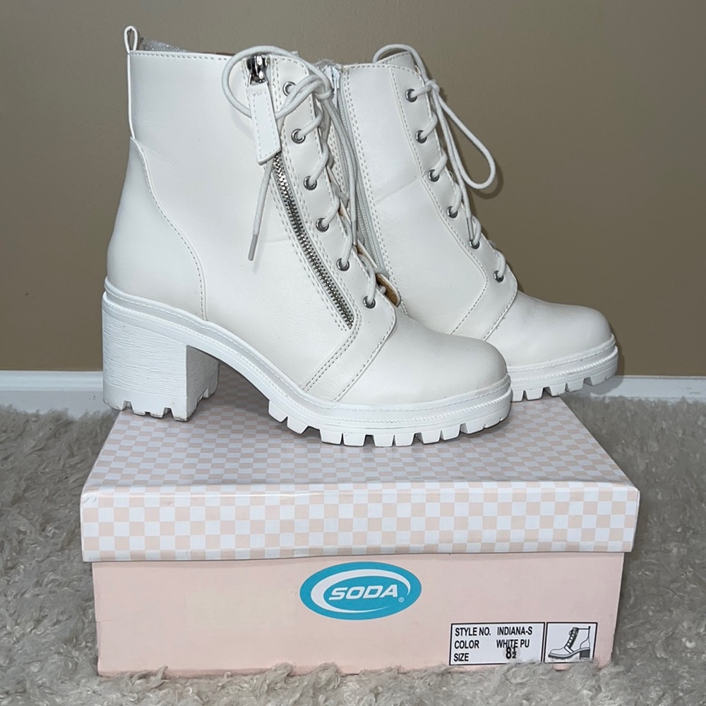 Soda white zip-up boots! Women’s Size 8.5! Worn once!
